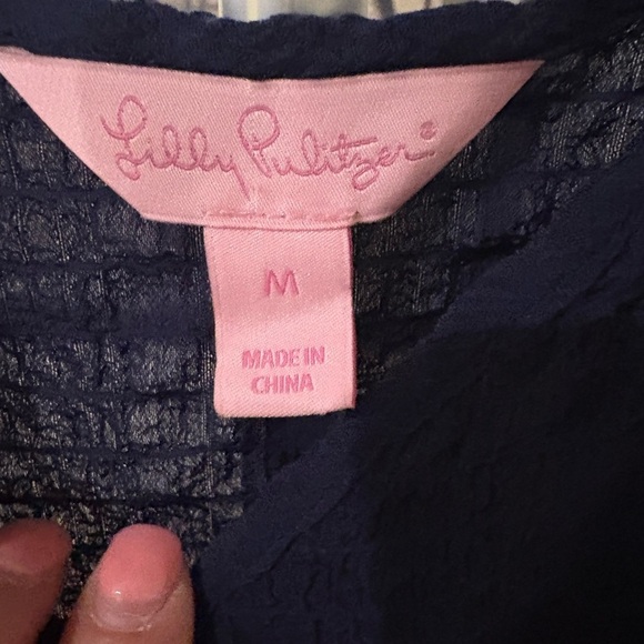 Lilly Pulitzer Aruna Top | Cold Shoulder Blouse | Navy Blue Textured | Size M - Picture 4 of 4